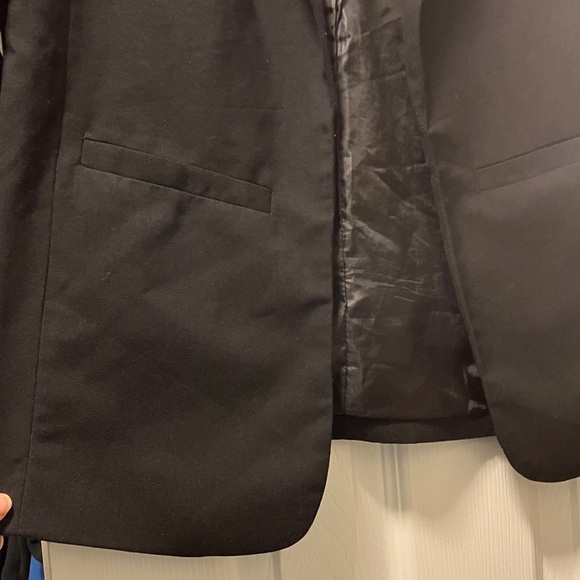 Elegant Black Women's Blazer - Picture 4 of 7